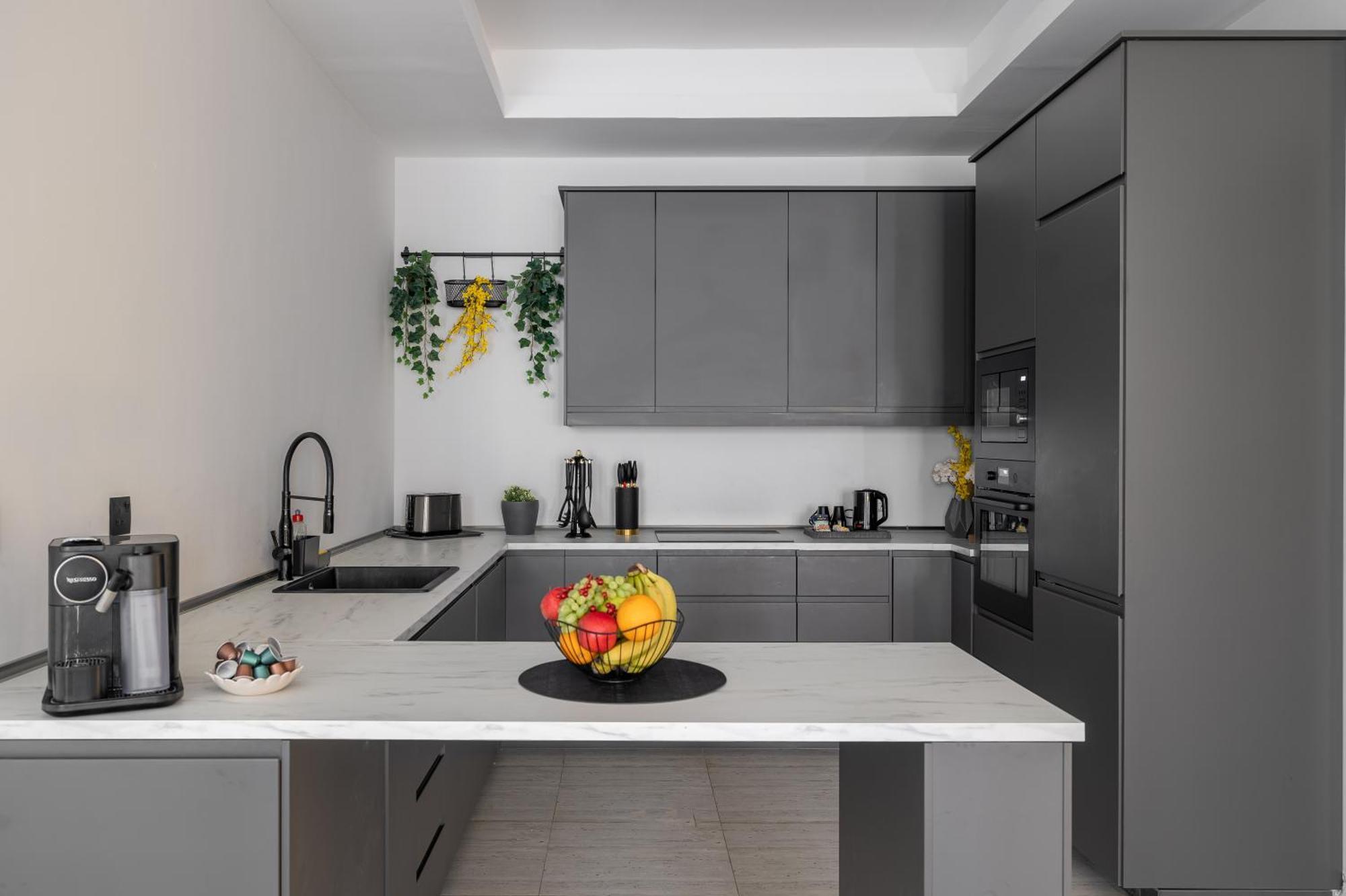 Modern 3br Retreat I Gym, Balcony & Prime Location