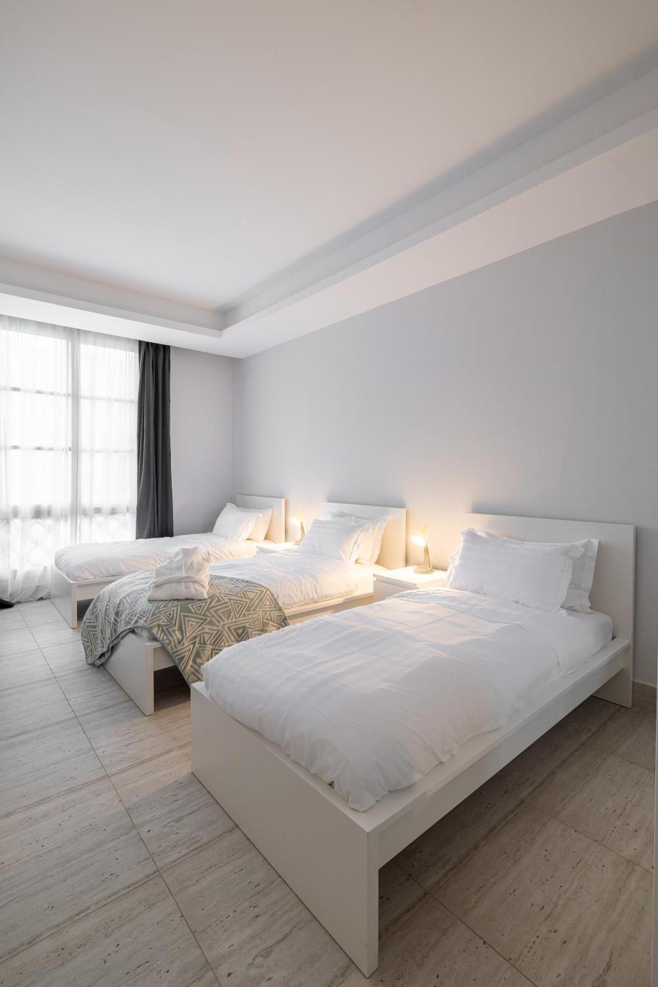Modern 3br Retreat I Gym, Balcony & Prime Location * Riyadh