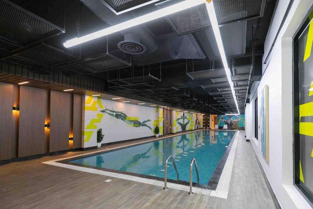 Modern 3br Retreat I Gym, Balcony & Prime Location Riyadh